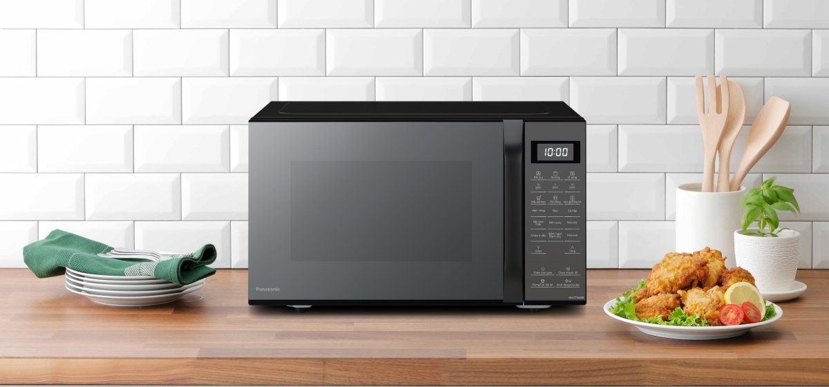 The space-saving 27L 3-in-1 Convection Microwave Oven helps with the easy preparation of healthy meals for the whole family with 20 Auto Menu programs.