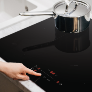 Thiết Kế Phẳng Liền Mạch, Vệ Sinh Nhanh Chóng và Hiệu Quả.