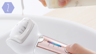 90° Pivoting Head Fits Every Curve 90° Pivoting Head Fits Every Curve