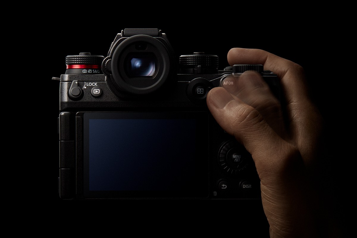 > Bodi yang compact tanpa mengurangi kemudahan pengoperasian