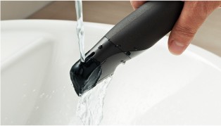 Pulizia sotto l'acqua per un'agevole manutenzione