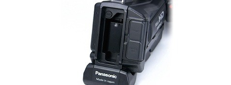 រន្ធដោត និងថ្មស្ថិតនៅផ្នែកខាងក្រោយ