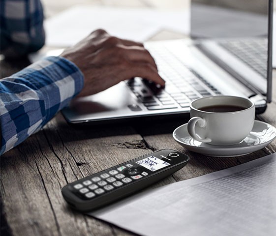 هاتف بمكبر صوت مزدوج بالكامل