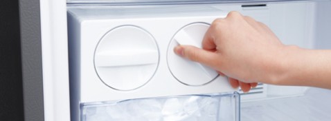 Twist ice tray / covered ice box