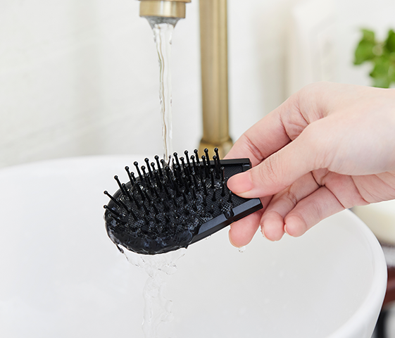 Washable bristle cushion for easy cleaning