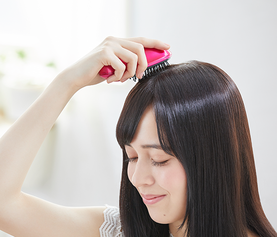 Cushioned bristle creates gentle brushing on your scalp